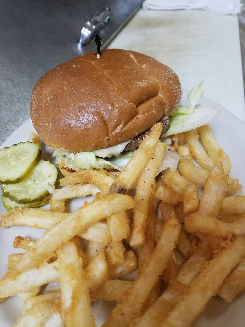 Molly Browns LLC | restaurant | 493 Portage Lakes Drive, Akron, OH 44319, USA | 2343129351 OR +1 234-312-9351