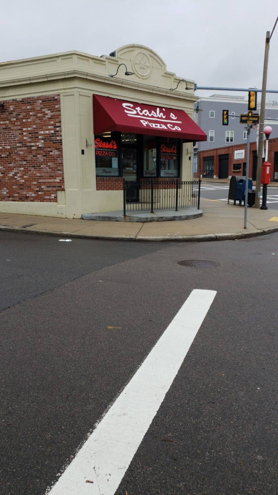 Stashs Pizza | restaurant | 330 Belgrade Ave, Roslindale, MA 02131, USA | 6173271300 OR +1 617-327-1300