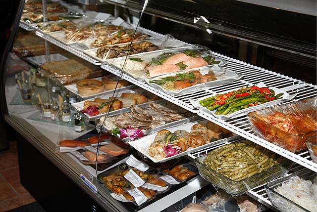 Artoun Traiteur | restaurant | 3 Boulevard Montcalm N, Candiac, QC J5R 3L4, Canada | 4506594844 OR +1 450-659-4844