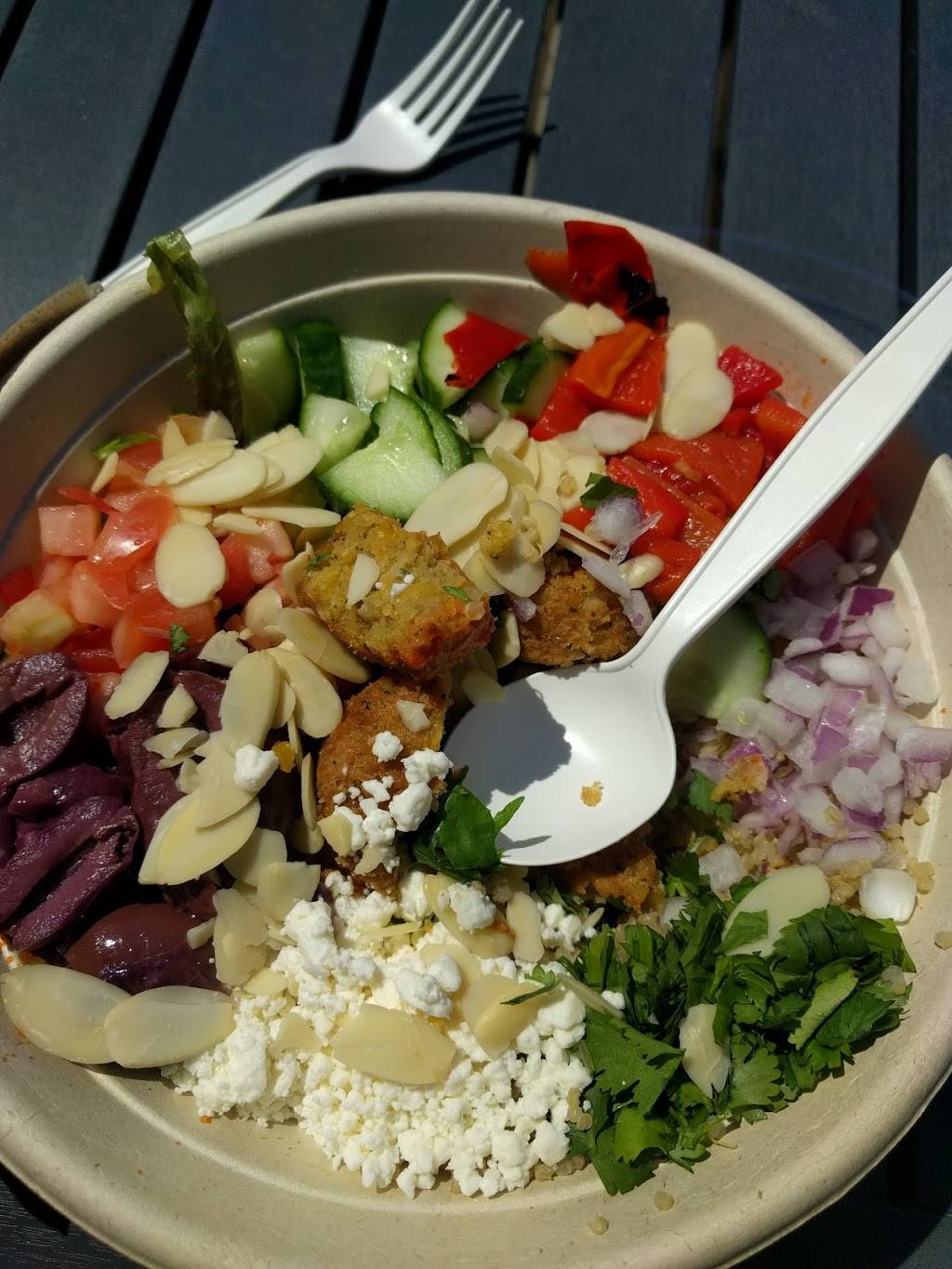 Freshii | restaurant | 646 Erb St W, Waterloo, ON N2T 2K8, Canada | 2266464562 OR +1 226-646-4562