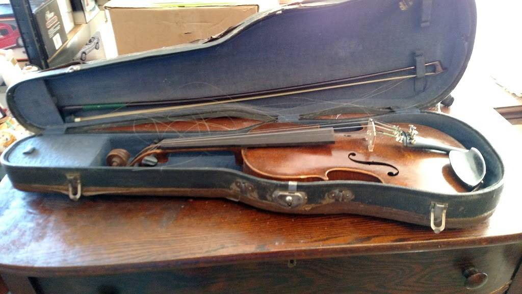 Chicken Queen | restaurant | 72 Dewey St, Chicopee, MA 01020, USA | 4135922422 OR +1 413-592-2422