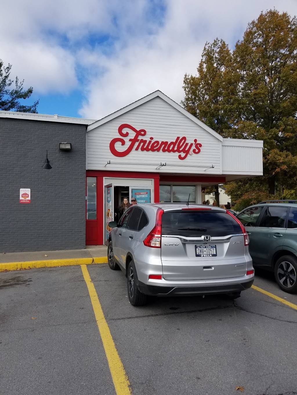Friendlys | restaurant | 558 Aviation Rd, Queensbury, NY 12804, USA | 5187921338 OR +1 518-792-1338