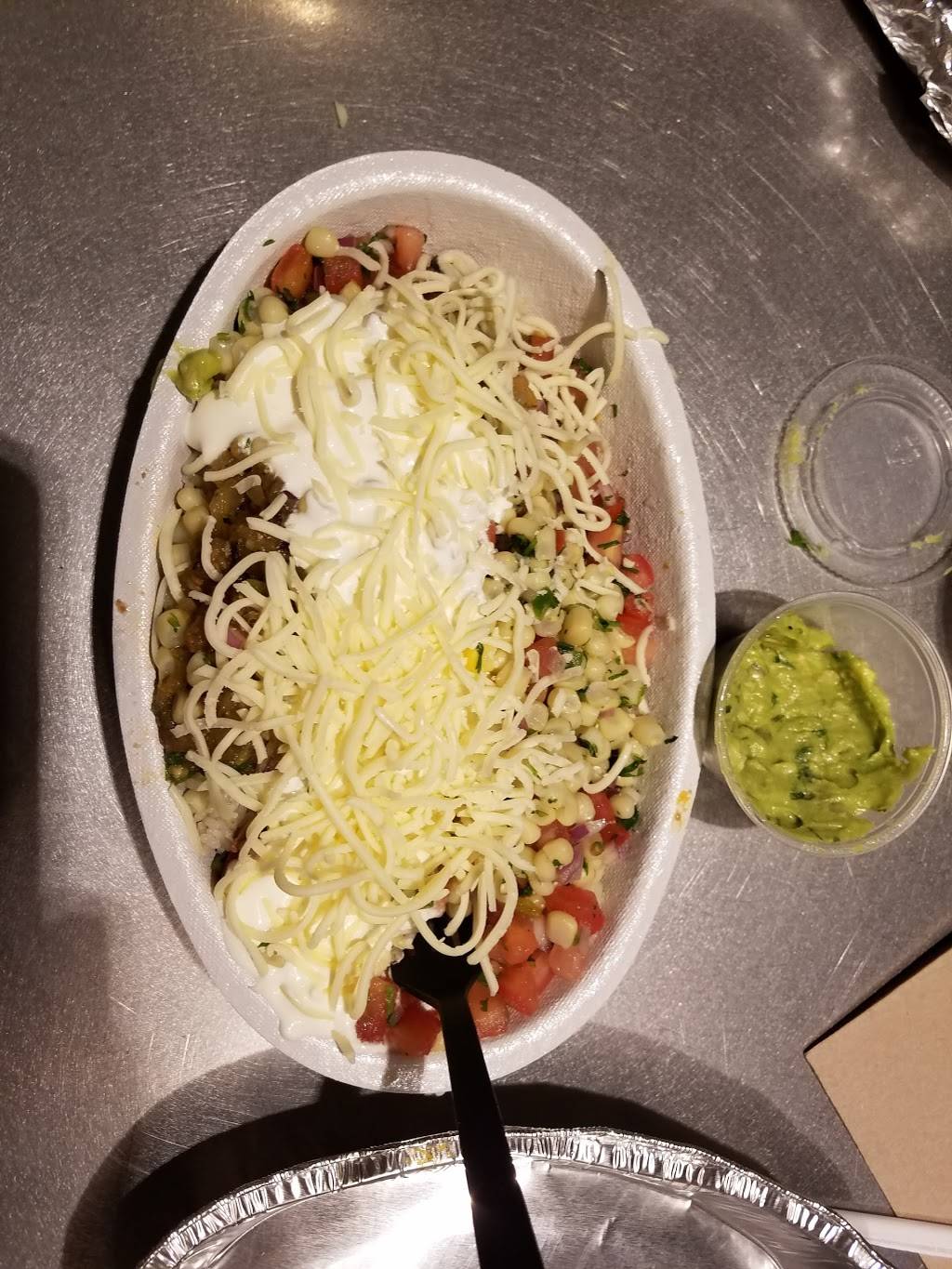 Chipotle Mexican Grill | restaurant | 13 Tommy Henrich Dr NW #13, Massillon, OH 44647, USA | 3308337191 OR +1 330-833-7191