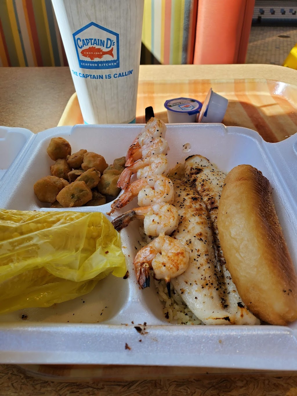 Captain Ds | restaurant | 2236 Ross Clark Cir, Dothan, AL 36301, USA | 3347940763 OR +1 334-794-0763