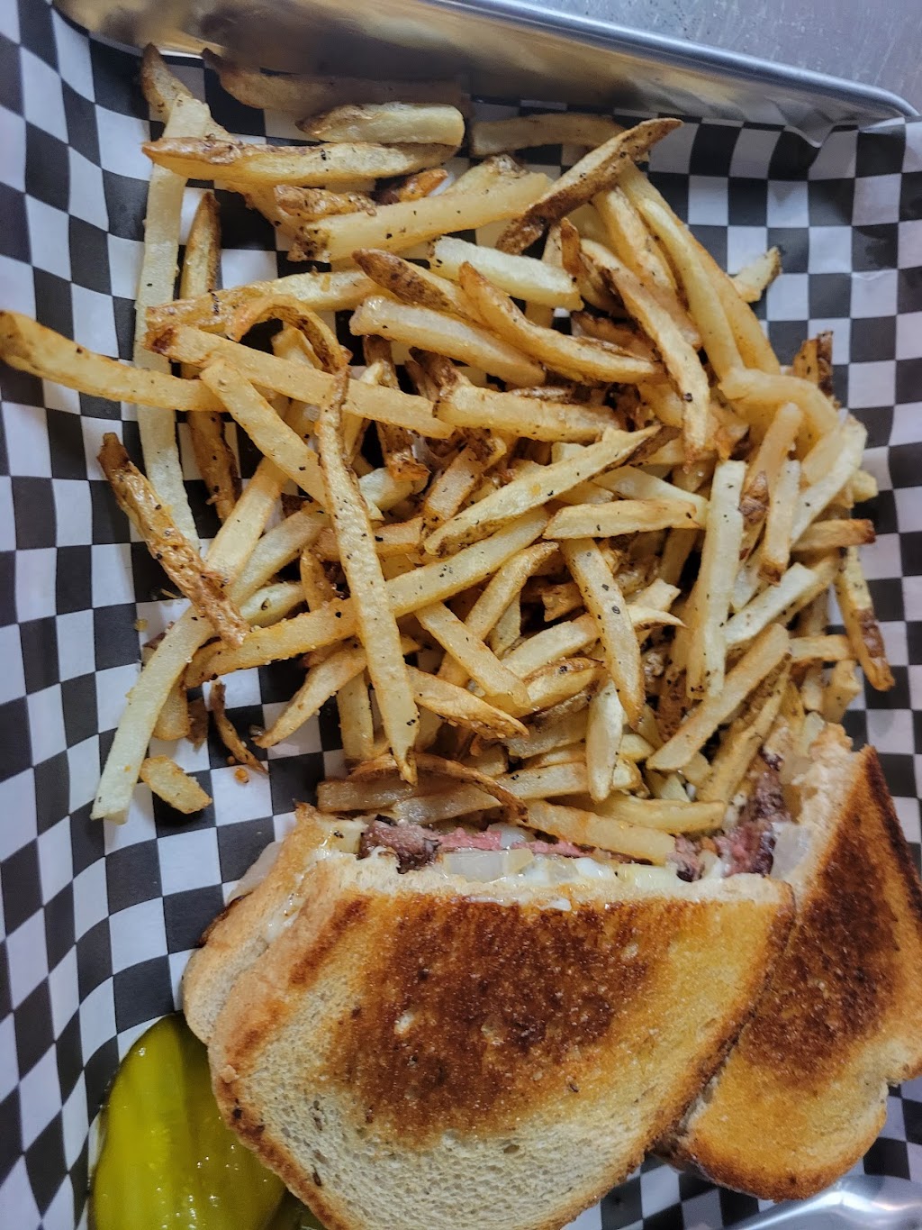 The Stein & Burgers | restaurant | 3065 W Bancroft St, Toledo, OH 43606, USA | 4195312800 OR +1 419-531-2800