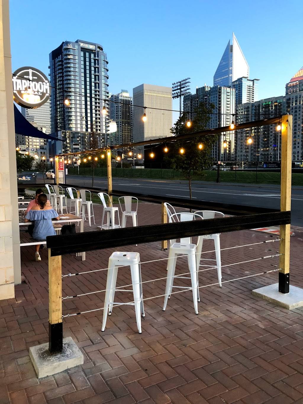 Taproom Social | restaurant | 430 W 4th St, Charlotte, NC 28202, USA | 9802372680 OR +1 980-237-2680