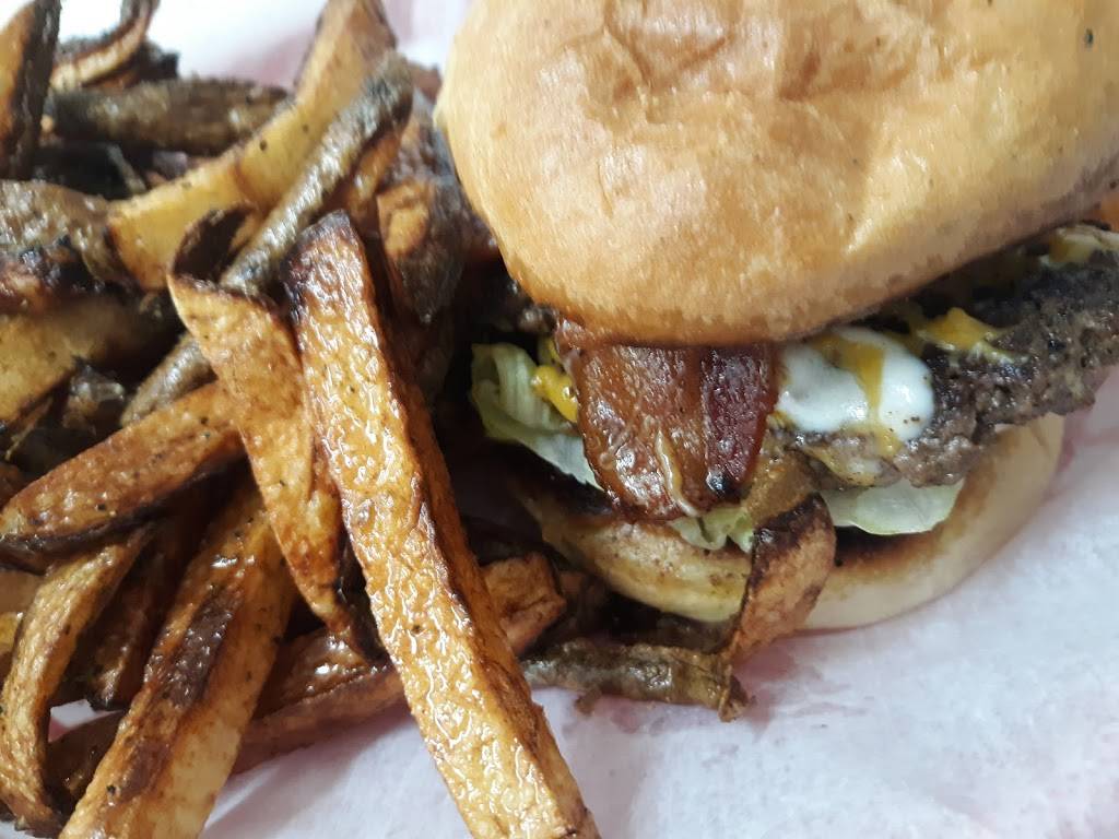 JAMMS Midnight Moon Saloon | restaurant | 1808 N Ridge Rd, Painesville, OH 44077, USA | 4407548696 OR +1 440-754-8696