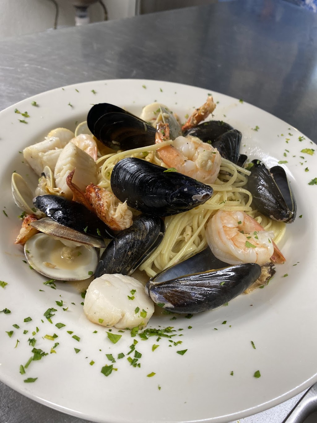 Aldos Restaurant | restaurant | 130 Chapel St, New Shoreham, RI 02807, USA | 4014665871 OR +1 401-466-5871