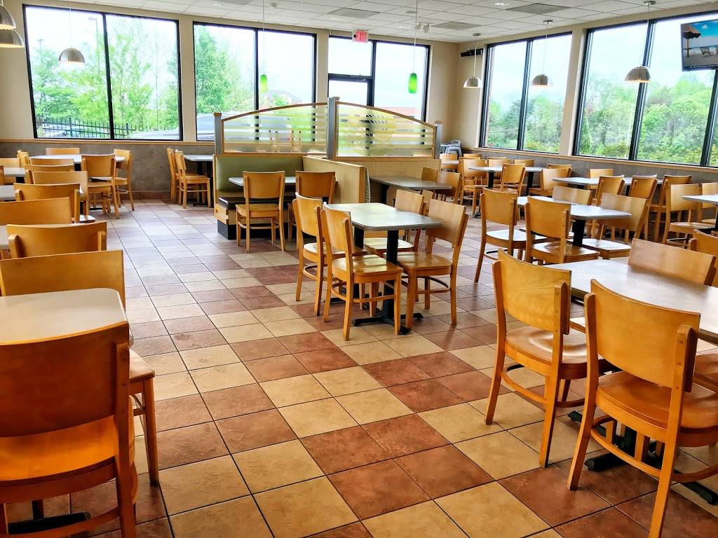 Wendys | restaurant | 14106 W View Dr, Centreville, VA 20121, USA | 7035438815 OR +1 703-543-8815
