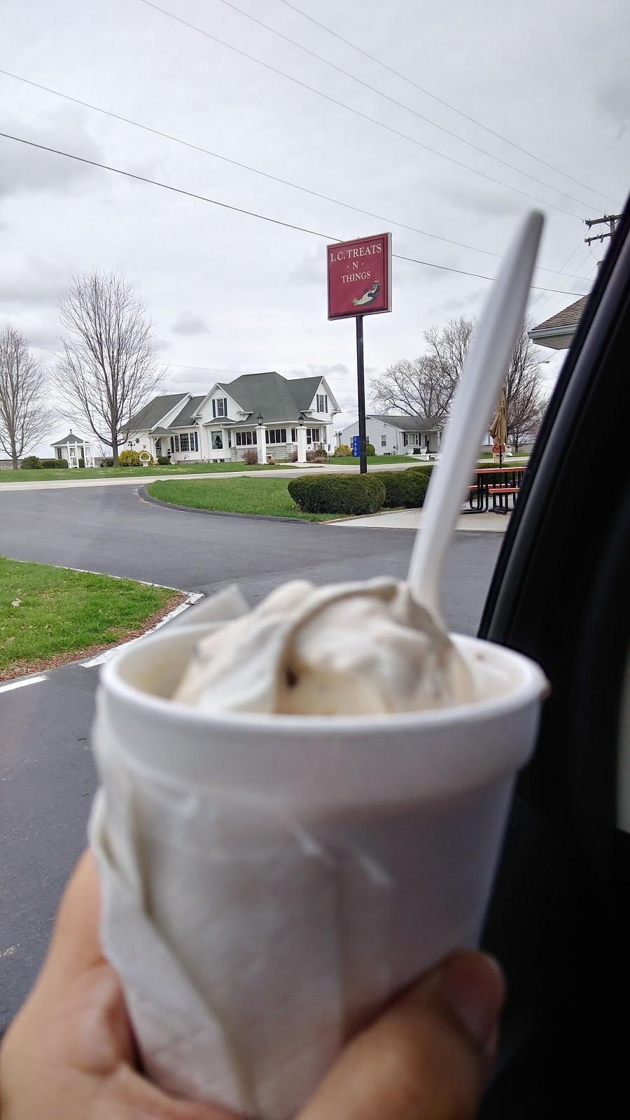 I.C. Treats -N- Things LLC | restaurant | 5400 OH-18, Bascom, OH 44809, USA | 4199372229 OR +1 419-937-2229