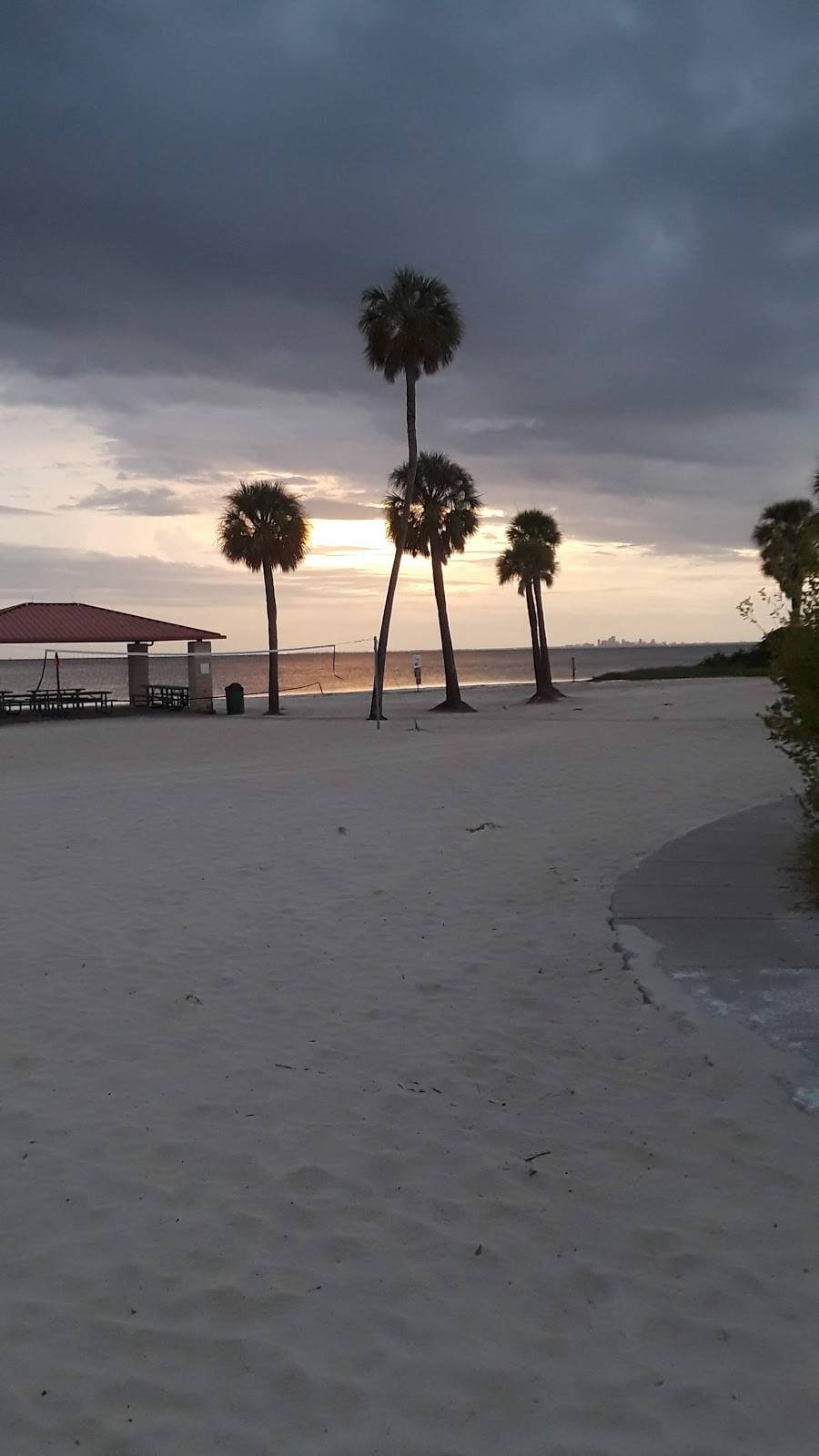 Diners Reef Dining Facility | restaurant | 8118 Hillsborough Loop Dr, Tampa, FL 33621, USA | 8138284998 OR +1 813-828-4998