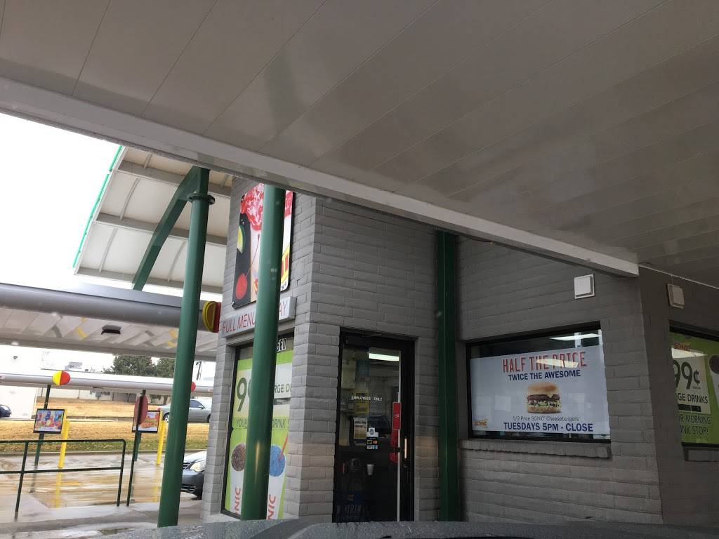 Sonic Drive-In | restaurant | 2660 N Main St, Fort Worth, TX 76106, USA | 8176256936 OR +1 817-625-6936