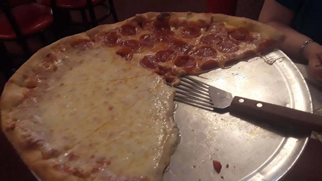 Pinos Pizza | restaurant | 4112 Meadowdale Blvd, Richmond, VA 23234, USA | 8042750568 OR +1 804-275-0568