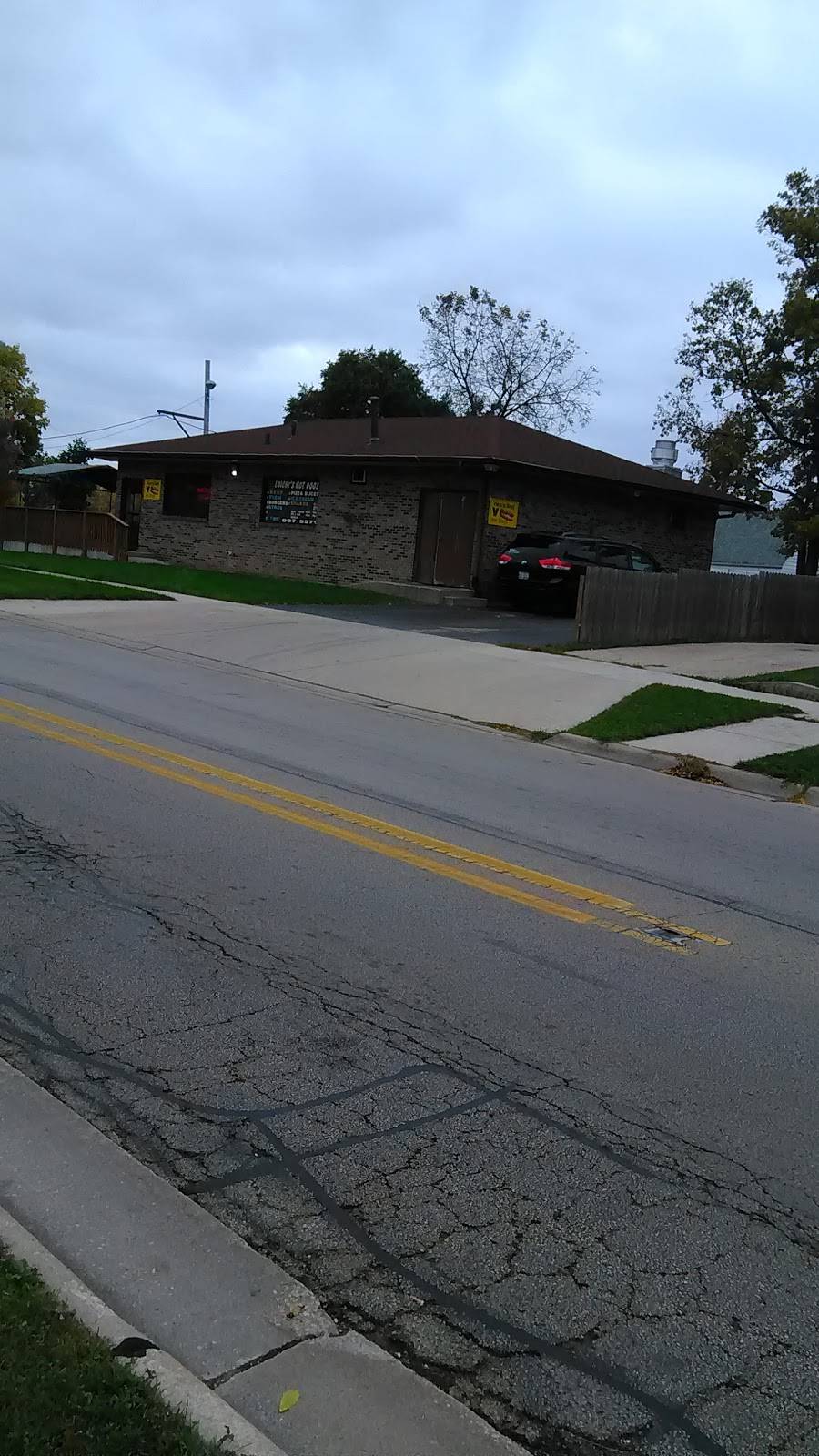 Luichis Hot Dogs | restaurant | 603 Montague St, Rockford, IL 61102, USA | 8159975271 OR +1 815-997-5271