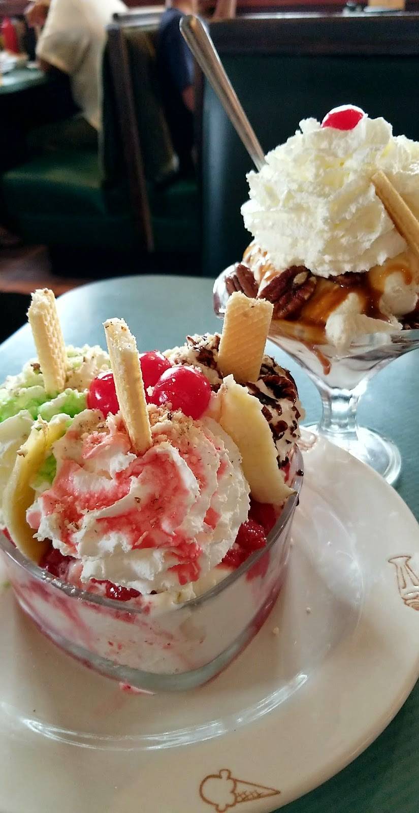 Lindys Chili & Gerties Ice Cream | restaurant | 7208 W 87th St, Bridgeview, IL 60455, USA | 7084300019 OR +1 708-430-0019