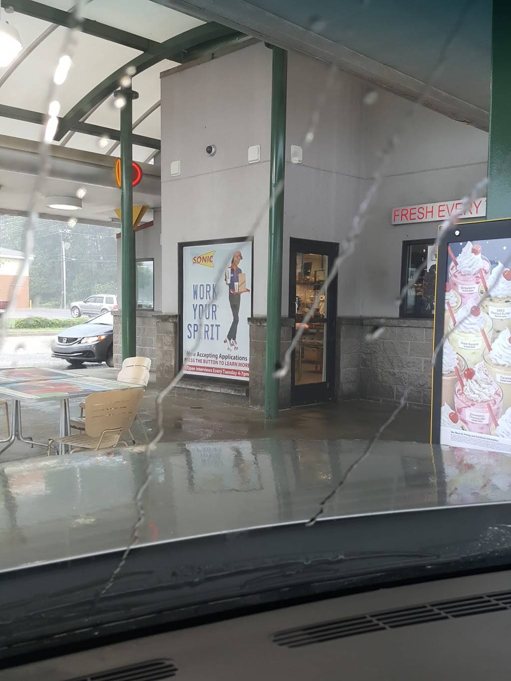 Sonic Drive-In | restaurant | 7065 Eastchase Pkwy, Montgomery, AL 36117, USA | 3342715837 OR +1 334-271-5837