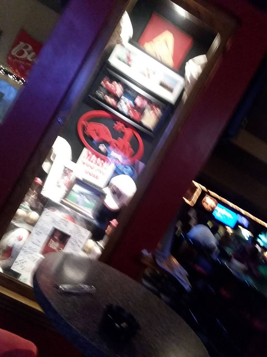 On the Mark Sports Bar & Grill | restaurant | 2588 N Gregg Ave, Fayetteville, AR 72703, USA | 4795750123 OR +1 479-575-0123