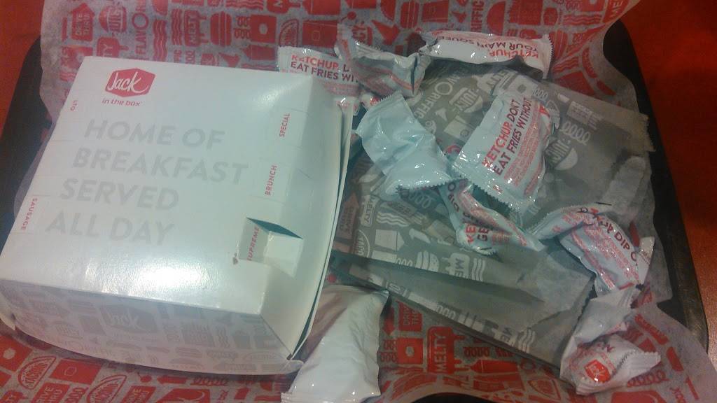 Jack in the Box | restaurant | 16400 W Valley Hwy, Tukwila, WA 98188, USA | 4252355060 OR +1 425-235-5060