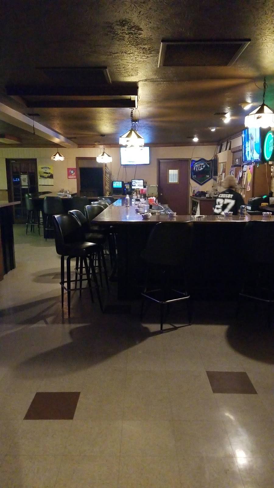 Hilltop Tavern | restaurant | 25 Conneaut Lake Rd, Greenville, PA 16125, USA | 7243738760 OR +1 724-373-8760