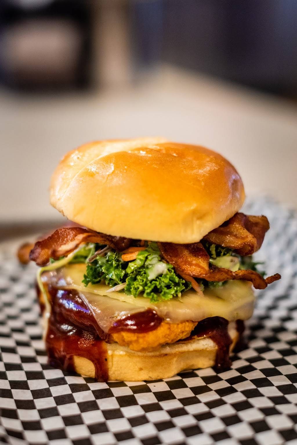 Chop Shop | restaurant | 2159 N High St, Columbus, OH 43201, USA | 6147253600 OR +1 614-725-3600