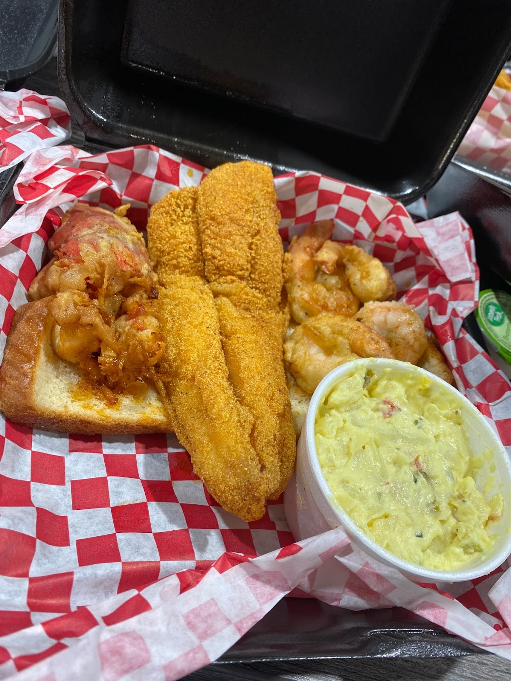 Helens Hot Chicken | restaurant | 200 Edgewood Ave NE, Atlanta, GA 30303, USA | 4047313369 OR +1 404-731-3369