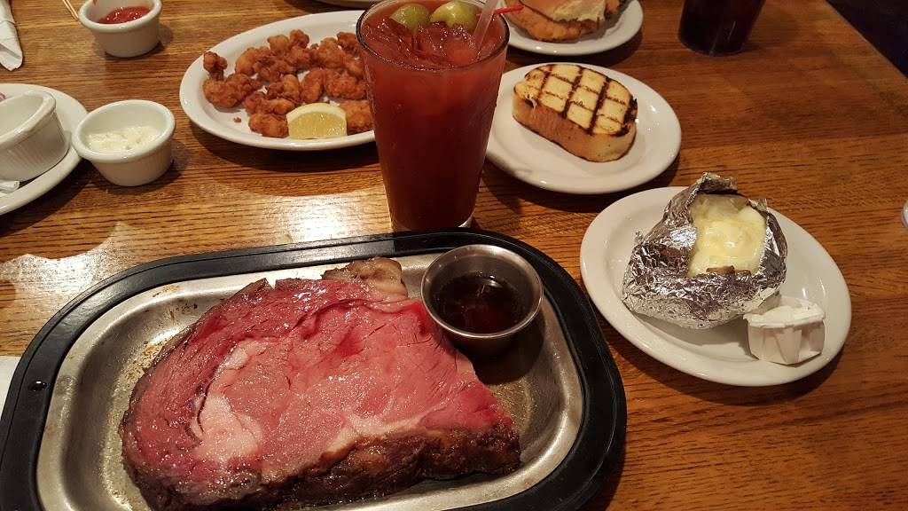 Treeces Restaurant & Lounge | restaurant | 26 W Main St, Rossville, IN 46065, USA | 7653793550 OR +1 765-379-3550