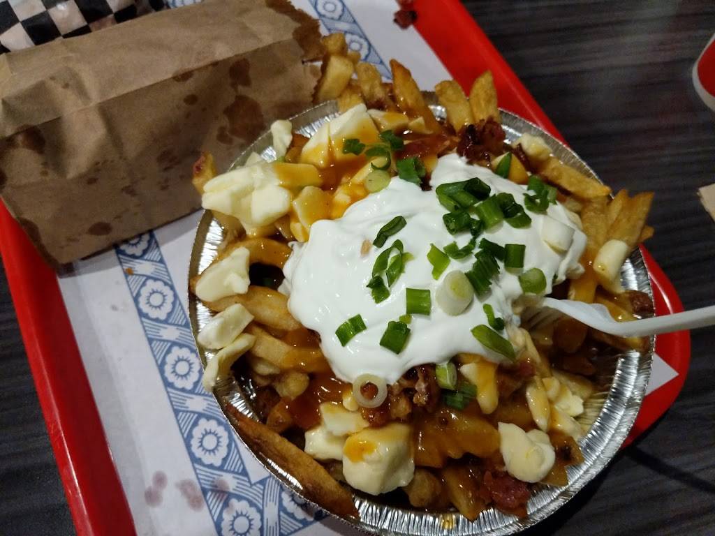 Cantine Chez Roger | restaurant | 721 Rue Principale E, Farnham, QC J2N 1M2, Canada | 4502934792 OR +1 450-293-4792