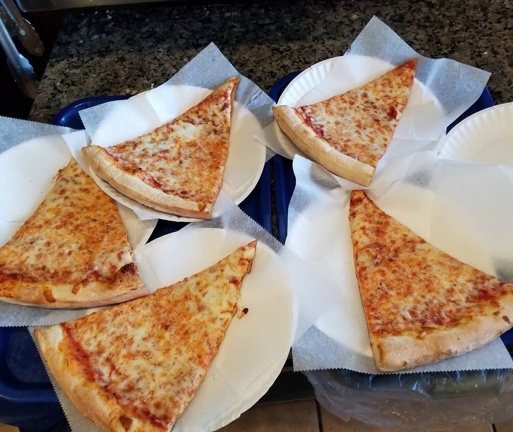 Sals Pizza Cedarburg | restaurant | W63N635 Washington Ave, Cedarburg, WI 53012, USA | 2623750011 OR +1 262-375-0011