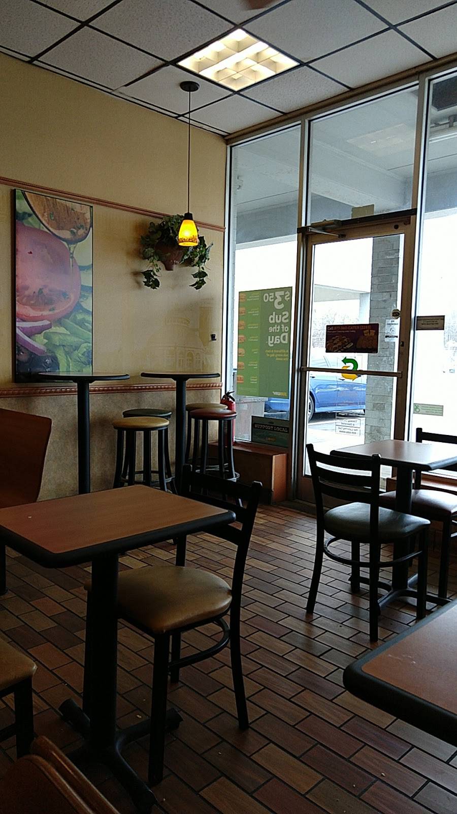 Subway | restaurant | 822 N Madison Blvd, Roxboro, NC 27573, USA | 3363225300 OR +1 336-322-5300