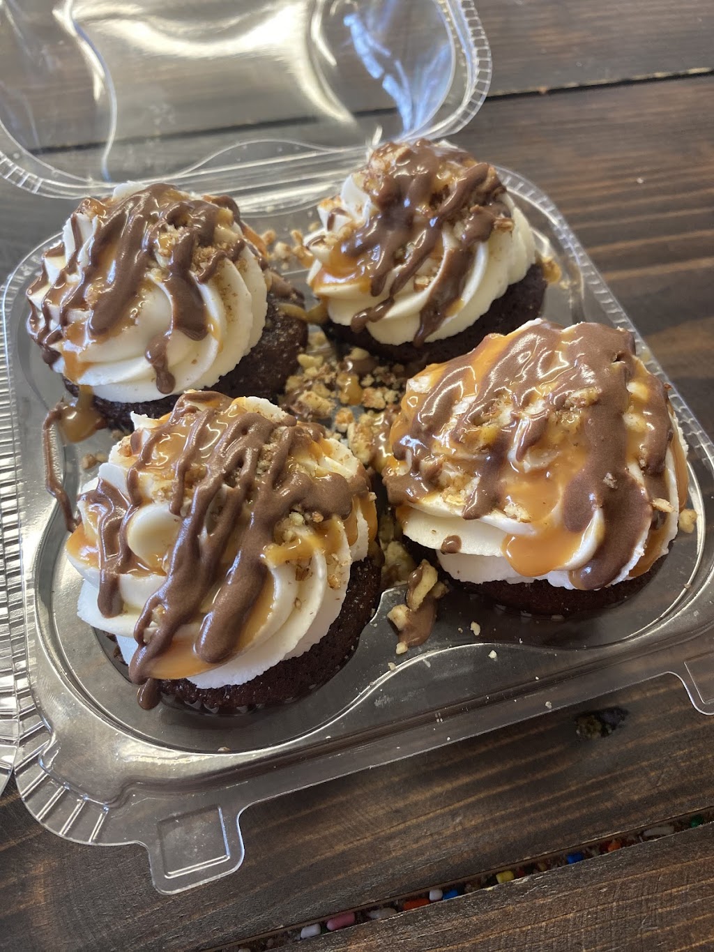 Delta Roots Takery and Catering Company | restaurant | 100 E Claiborne Ave A, Greenwood, MS 38930, USA | 6623745097 OR +1 662-374-5097