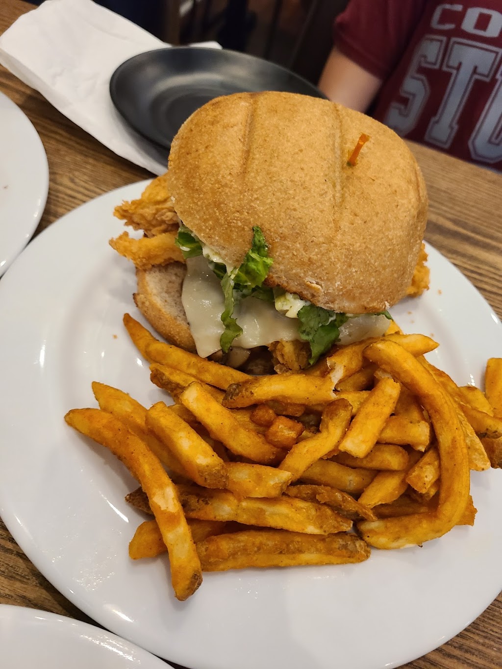 Luna Bar & Grill South | restaurant | 5656 Nelson Rd B2, Lake Charles, LA 70605, USA | 3374295481 OR +1 337-429-5481