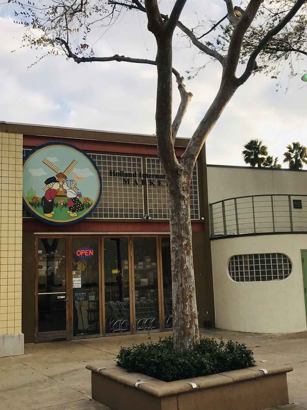 Holland International Market | restaurant | 9835 Belmont St, Bellflower, CA 90706, USA | 5629259444 OR +1 562-925-9444