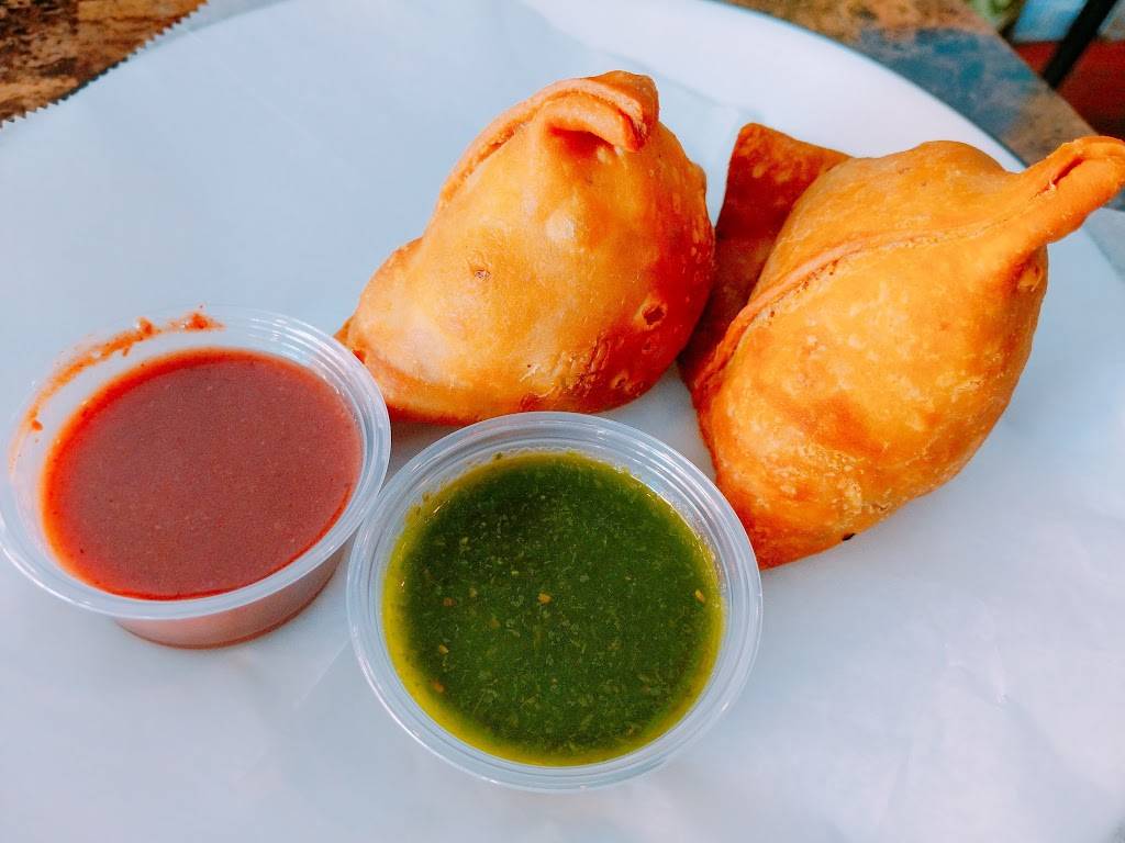 Uru-Swati | restaurant | 2629 W Devon Ave, Chicago, IL 60659, USA | 7733811010 OR +1 773-381-1010