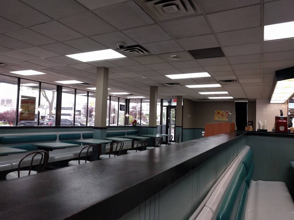 Burger King | restaurant | 2850 Tecumseh Rd E, Windsor, ON N8W 1G4, Canada | 5199483161 OR +1 519-948-3161