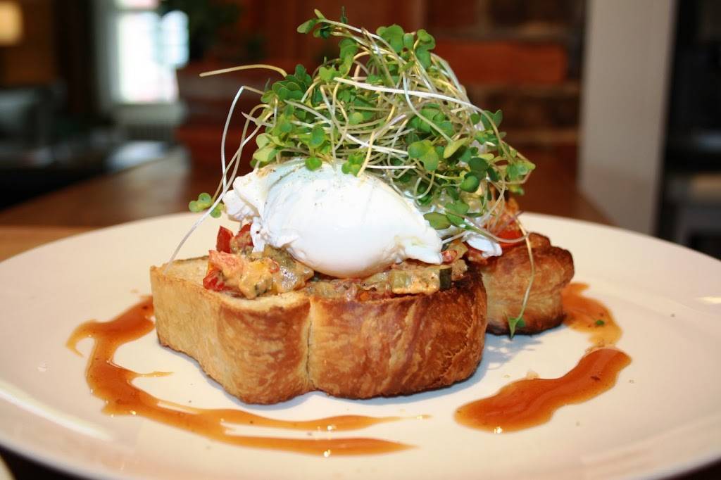 La Maison de ville - bed & bistro | restaurant | 353 Rue Saint-Patrice O, Magog, QC J1X 1W7, Canada | 8198682417 OR +1 819-868-2417