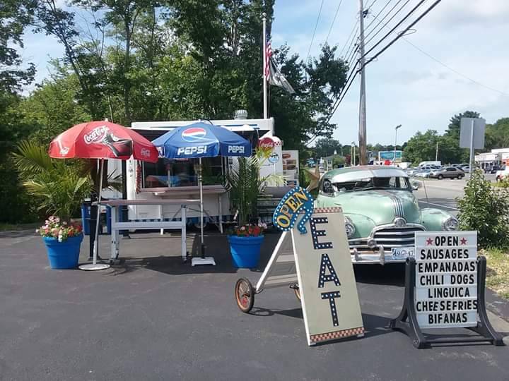 Streamliner Hot Dogs and More | restaurant | 447 Broadway, Taunton, MA 02780, USA | 5083697516 OR +1 508-369-7516