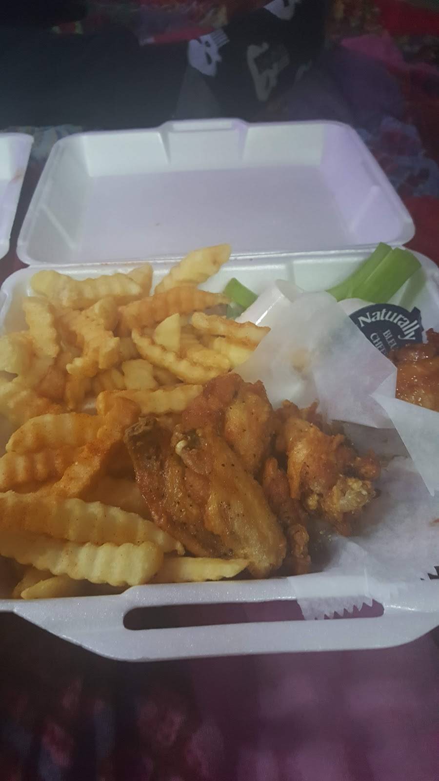 Eastpoint Fish & Wings | restaurant | 2941 Main St, Atlanta, GA 30344, USA | 4047674828 OR +1 404-767-4828