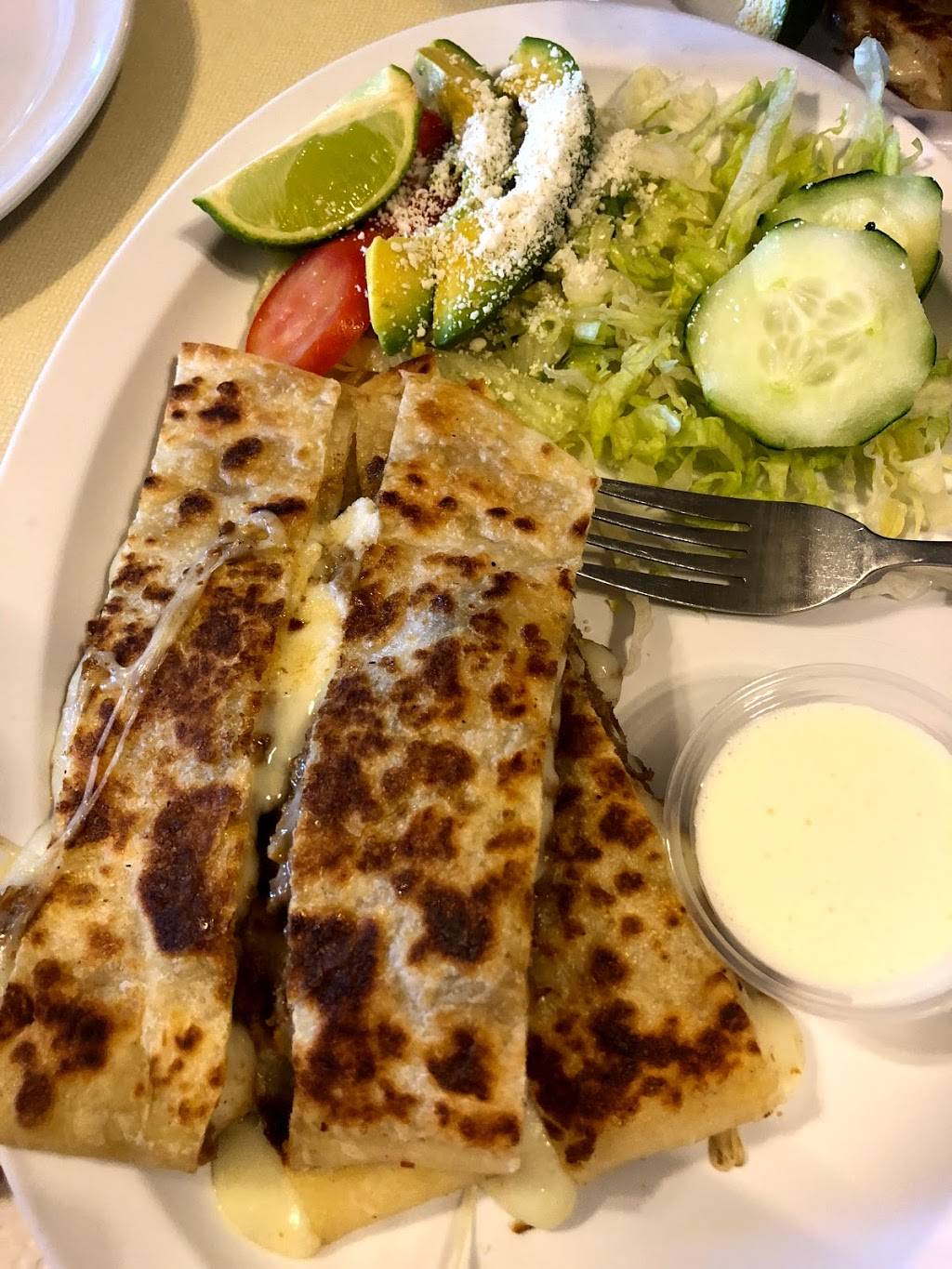 Familia Loritos | restaurant | 2525 W Bethany Home Rd, Phoenix, AZ 85017, USA | 6029731797 OR +1 602-973-1797