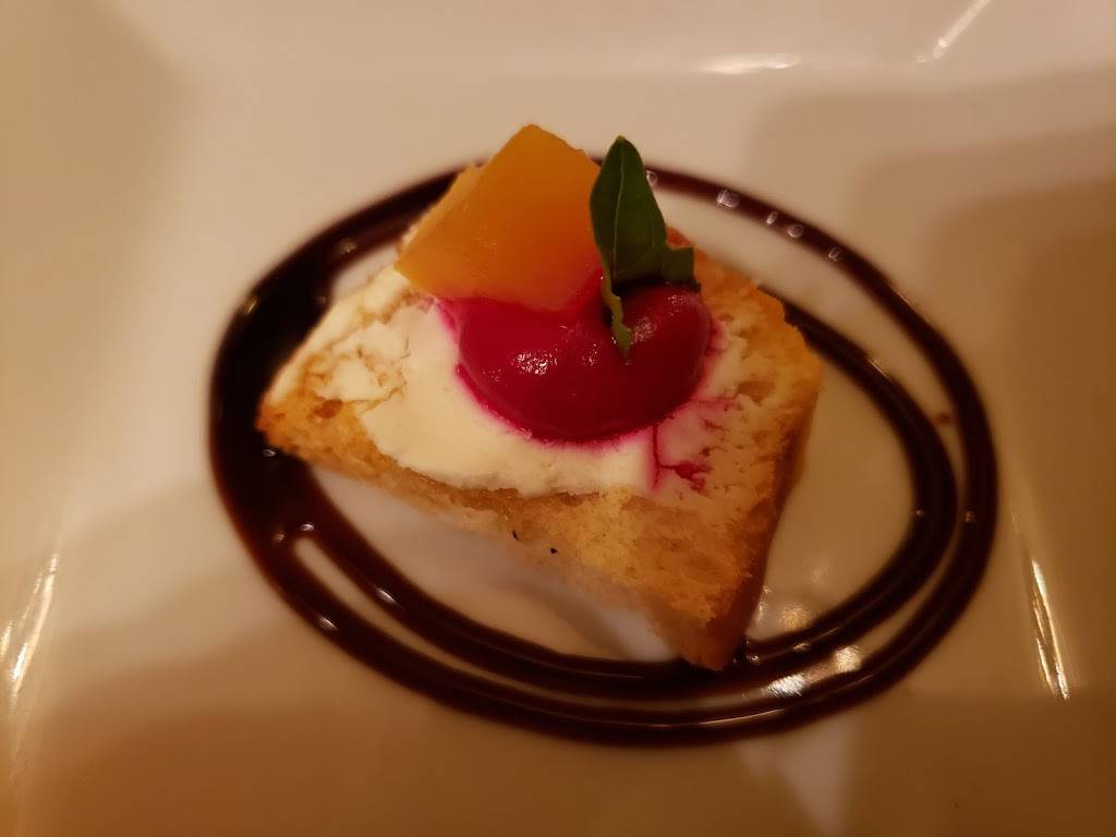 English Grill | restaurant | 335 W Broadway, Louisville, KY 40202, USA | 5025831234 OR +1 502-583-1234