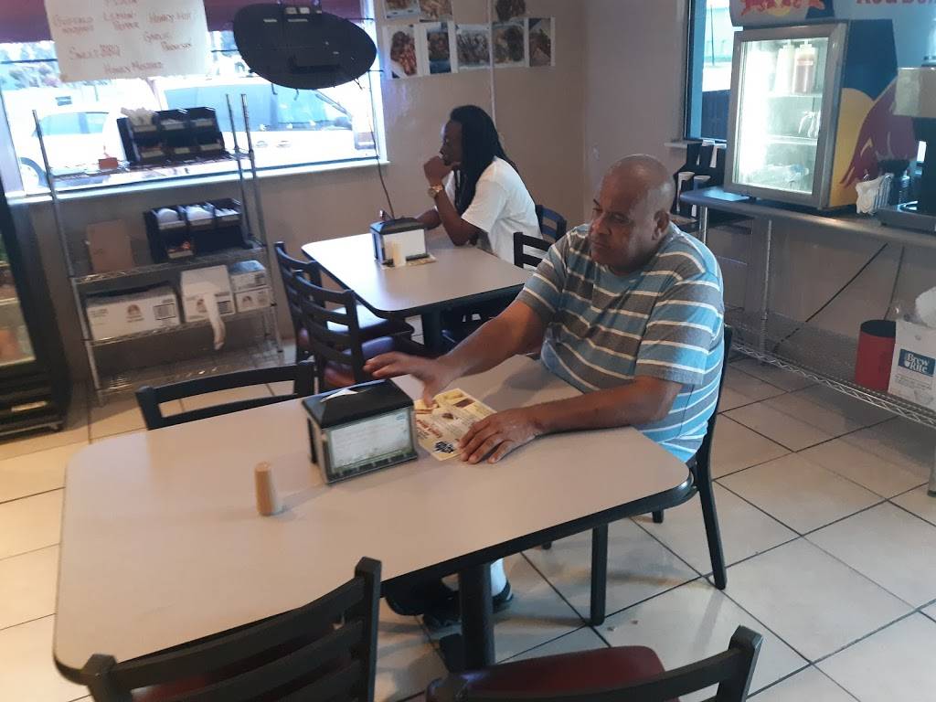 Castle on Delaney | restaurant | 212 Castle St, Avon Park, FL 33825, USA | 8634534199 OR +1 863-453-4199