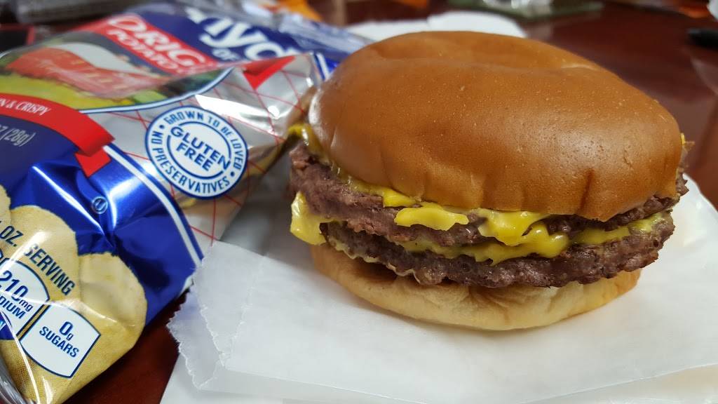 Crisps Dairy Treats | restaurant | 1606 Argillite Rd, Flatwoods, KY 41139, USA | 6068360005 OR +1 606-836-0005