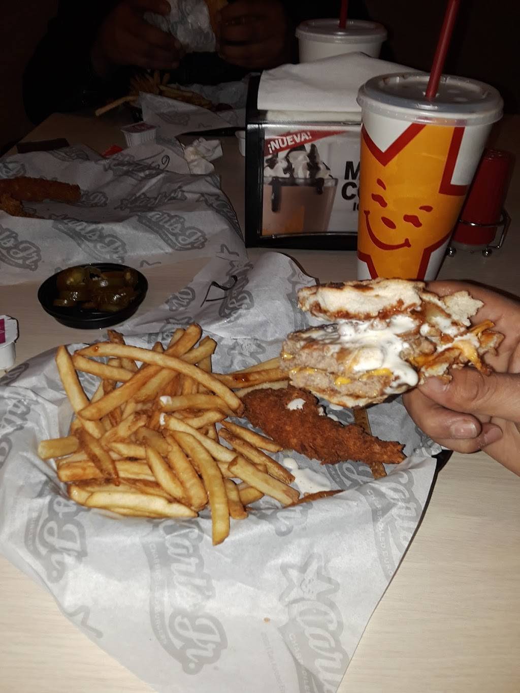 Carls Jr | restaurant | Blvd. Benito Juárez 2710, HACIENDA FLORESTA, 22703 Rosarito, B.C., Mexico | 018007322757 OR +52 800 732 2757