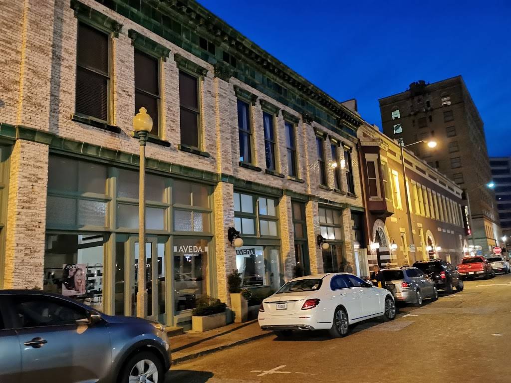 The Villa Harlequin | restaurant | 324 Pujo St, Lake Charles, LA 70601, USA | 3374366251 OR +1 337-436-6251