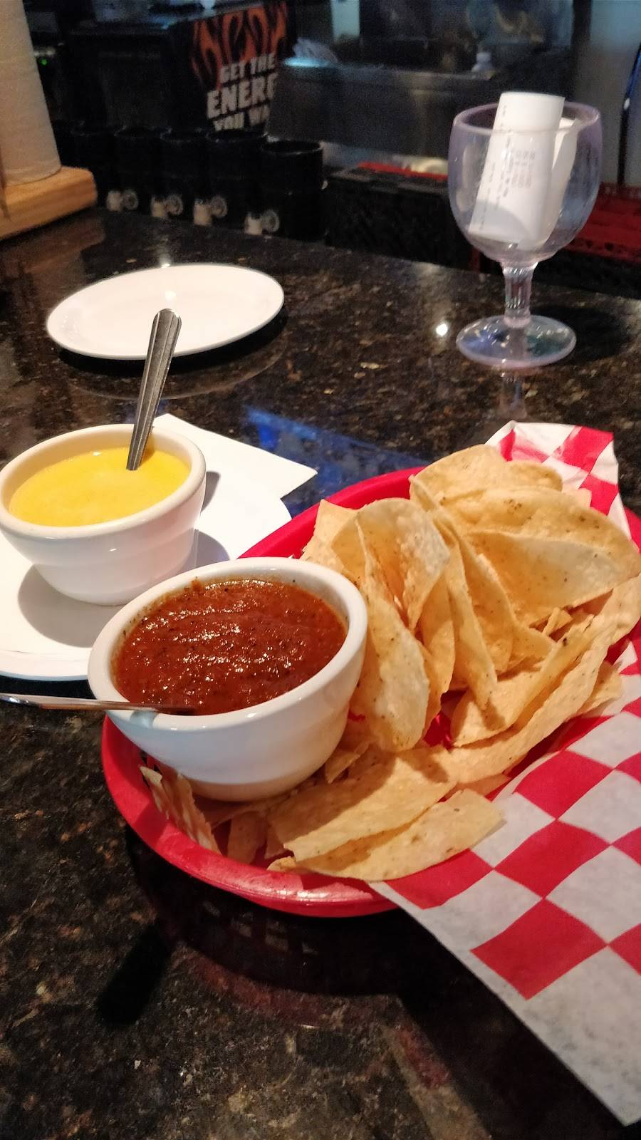 Chulas Sports Cantina | restaurant | 9501 Southwest Fwy, Houston, TX 77074, USA | 7137773400 OR +1 713-777-3400