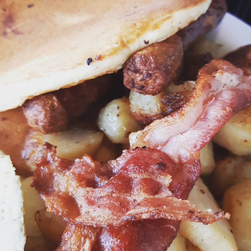 Harrys Restaurant | restaurant | 16 Base Line Rd W, London, ON N6J 1T4, Canada | 5194381360 OR +1 519-438-1360