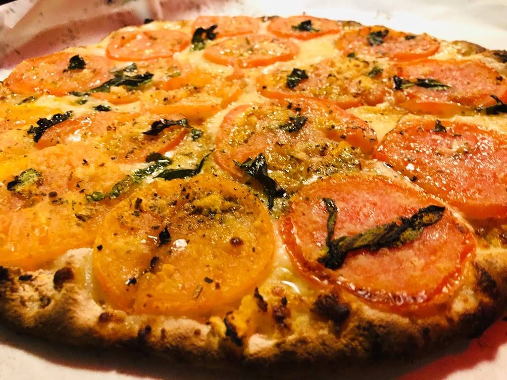 Sallys Apizza | restaurant | 237 Wooster St, New Haven, CT 06511, USA | 2036245271 OR +1 203-624-5271