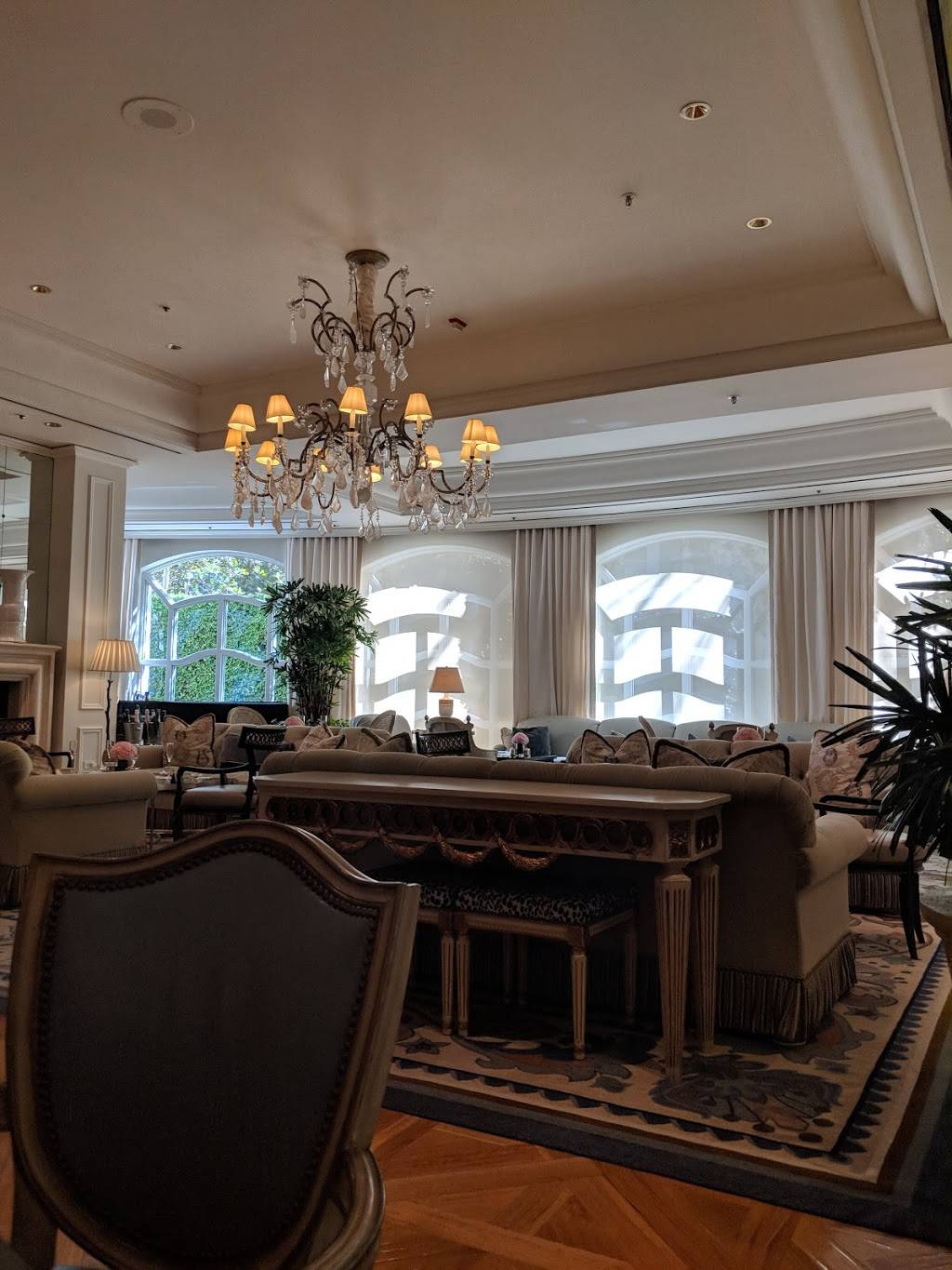 The Living Room at The Peninsula | night club | 9882 S Santa Monica Blvd, Beverly Hills, CA 90212, USA | 3109752736 OR +1 310-975-2736