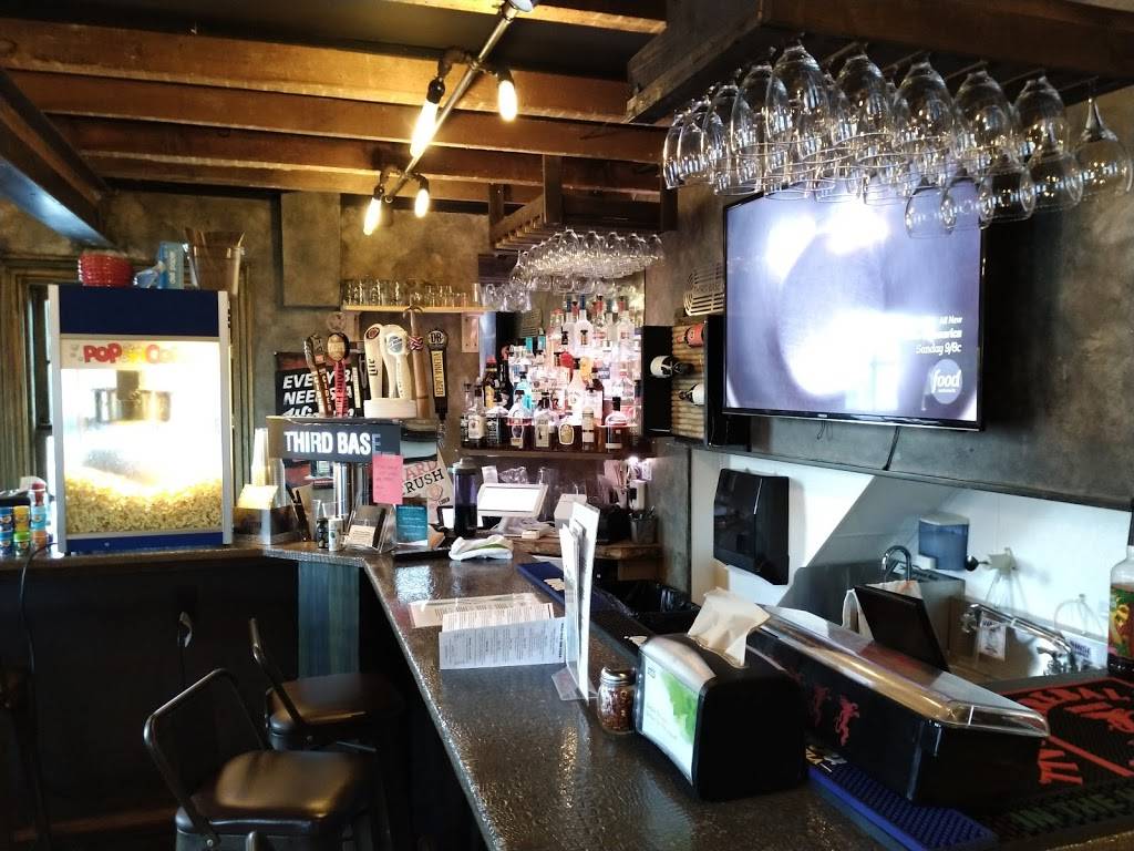 Third Base Pizza and Frozen Custard Parlor | restaurant | 202 Commerce St, Occoquan, VA 22125, USA | 5713982613 OR +1 571-398-2613