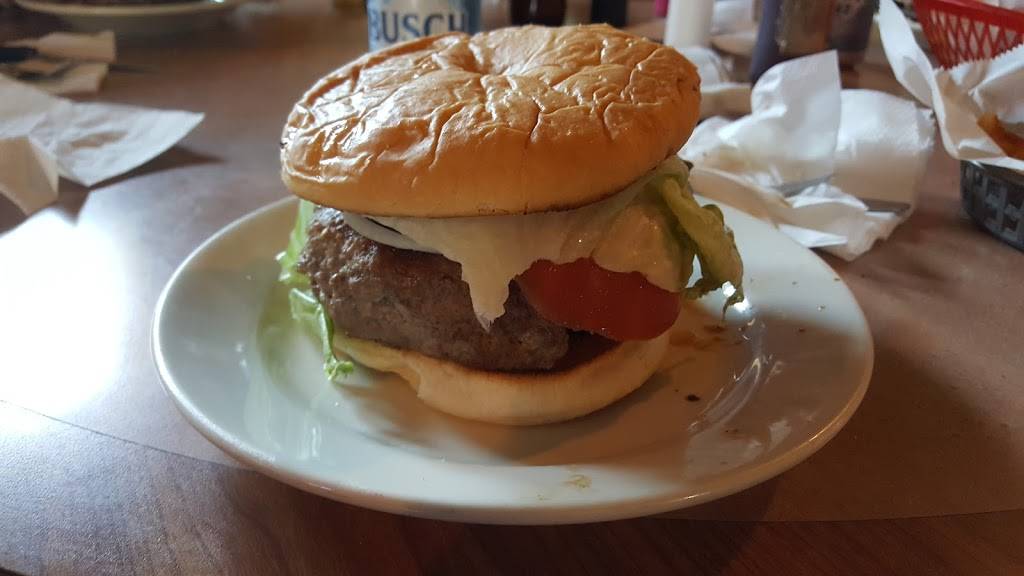 John & Helens Tavern | restaurant | 28897 US-30, Kensington, OH 44427, USA | 3302231918 OR +1 330-223-1918