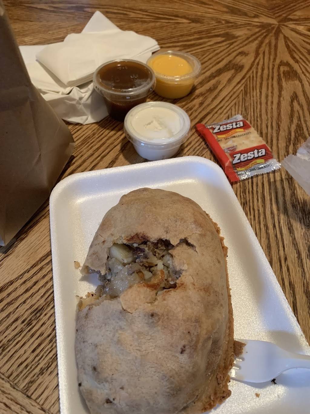 Reynolds Pasty Shop | restaurant | 3525 W Burleigh St, Milwaukee, WI 53210, USA | 4144444490 OR +1 414-444-4490